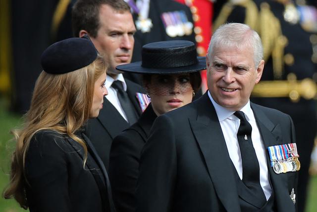 Kate Middleton dan Pangeran William Menjauhi Eugenie dan Beatrice