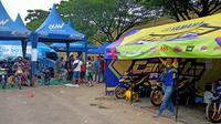 Sebanyak 130 pembalap ikut ambil bagian pada ajang Yamaha Cup Race 2019 seri Medan yang berlangsung di Sirkuit Pancing Medan, pada 29 sampai 30 Juni. (Bola.com/Rizki Hidayat)