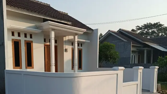 Model Pagar Tembok Rendah Anti Ular Sawah di Rumah Pedesaan