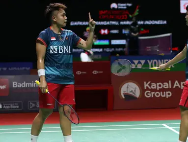 Pebulutangkis Ganda Putri Indonesia, Apriyani Rahayu/Siti Fadia Silva Ramadhanti saat melawan Linda Efler/Isabel Lohau (Jerman) pada babak kedua turnamen Indonesia Open 2023 di Istora Gelora Bung Karno, Jakarta, Rabu (14/6/2023).  (Liputan6.com/Helmi Fithriansyah)