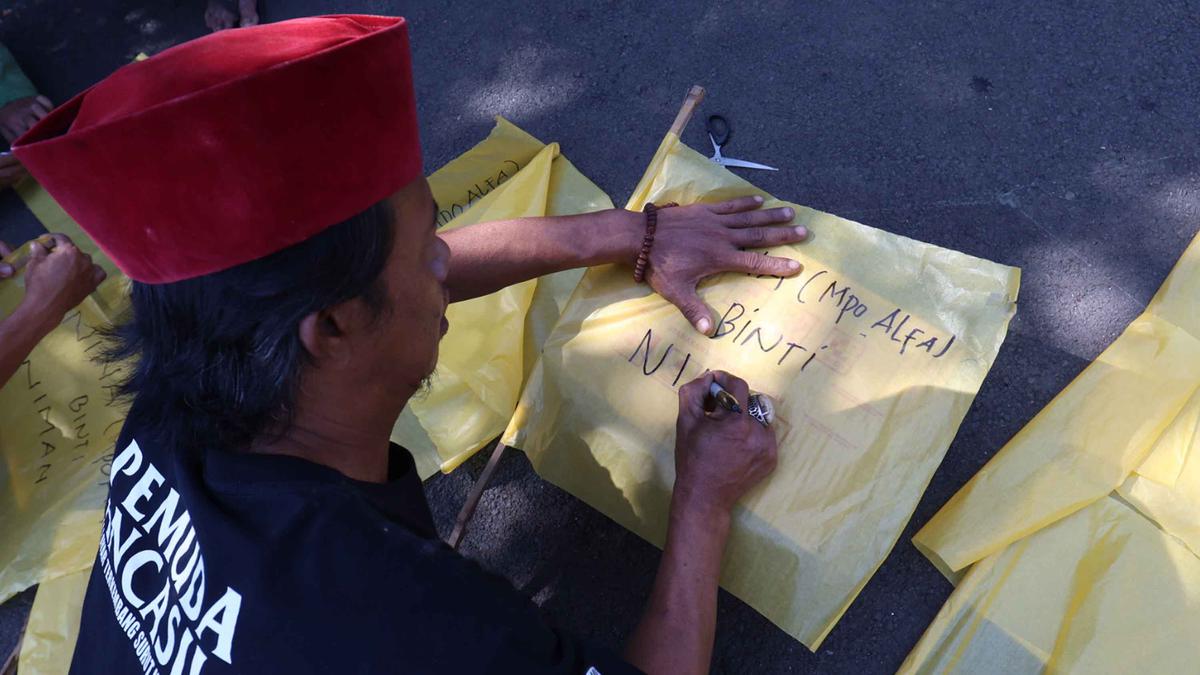 Isak Tangis Warnai Kedatangan Jenazah Nina Carolina atau Mpok Alpa di Rumah Duka