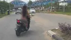 Setelah lepas dari penjagaan, Rosmiati hilir mudik di beberapa area bandara.