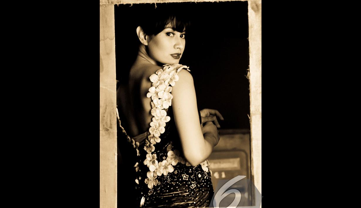 Gaya Sensual Vicky Monica