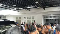 Pelayat Penuhi Rumah Duka Haerul Saleh, Jenazah Diantar Jajaran Pejabat BPK