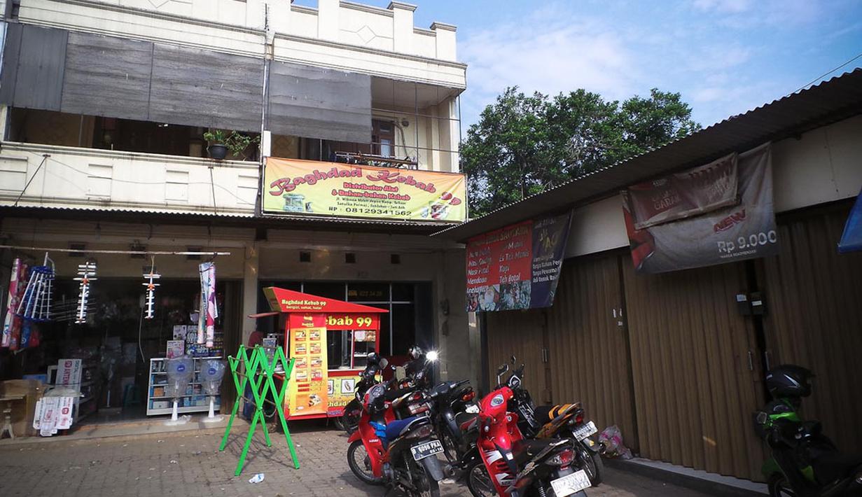 Tidak nampak garis pembatas polisi di lokasi penangkapan terduga teroris di kawasan Jatiasih, Kota Bekasi, Minggu (11/8/2014). (Liputan6.com/Faizal Fanani)