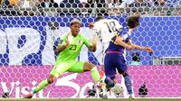 Kiper Timnas Jepang di Piala Asia 2023, Zion Suzuki. (Bola.com/Dok.AFP/Giuseppe CACACE).