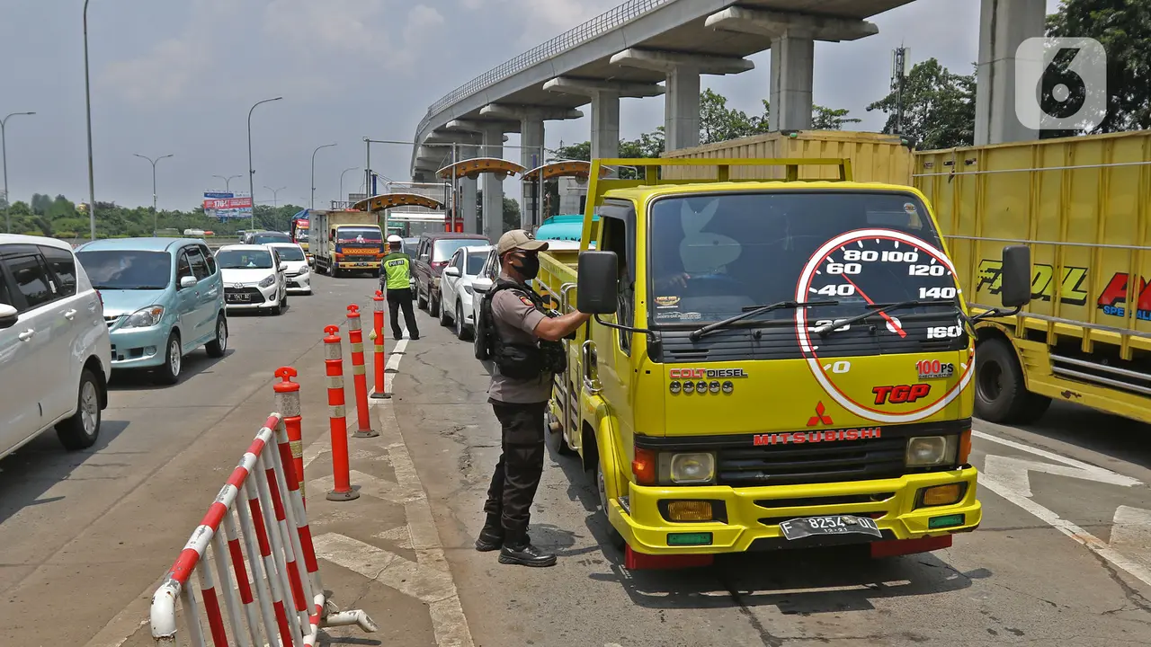 Pelaksanaan PSBB di Gerbang Tol Pasar Rebo 2