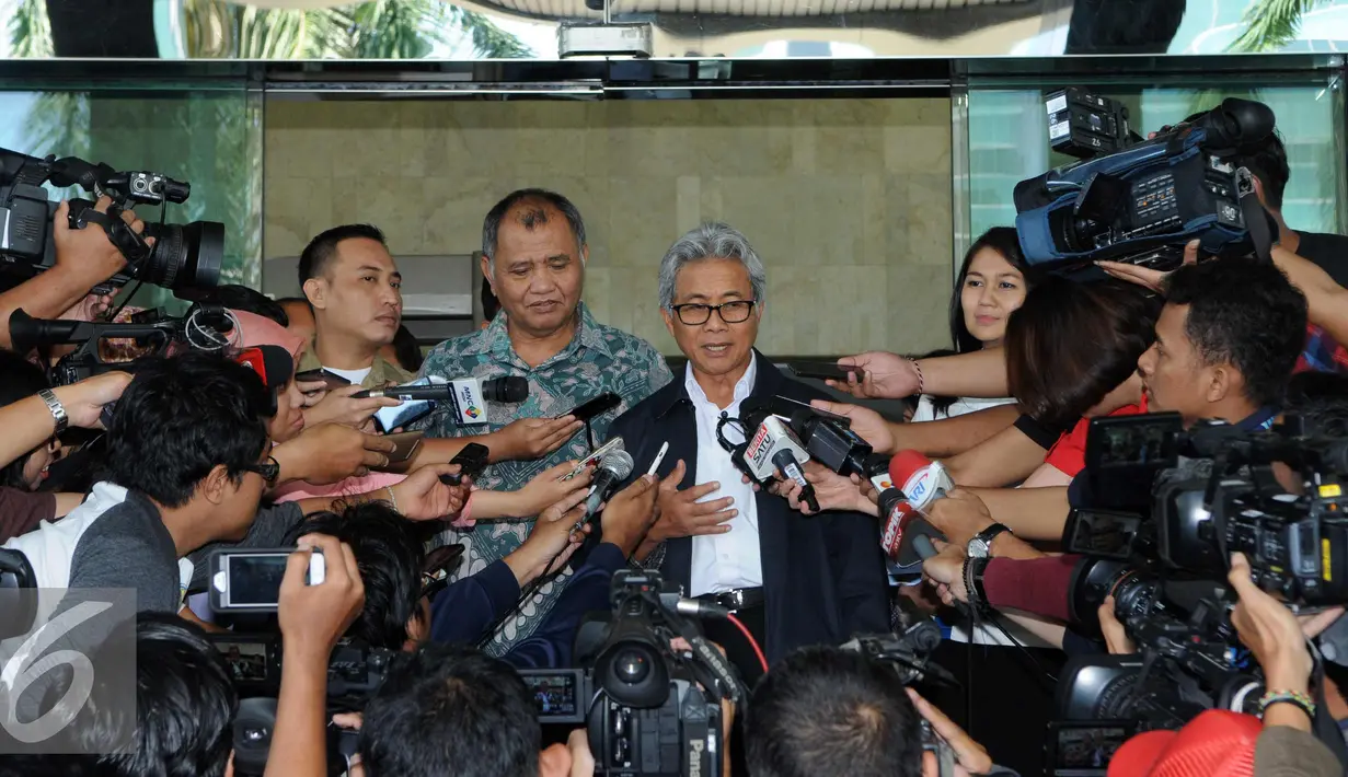 Dirut PT Pertamina Dwi Soetjipto memberikan keterang pers usai menyambangi KPK, Jakarta, Kamis (24/3). KPK dan Pertamina sepakat untuk melakukan pengawalan atas proyek strategis disektor energi. (Liputan6.com/Helmi Afandi)