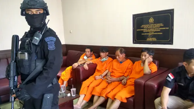 4 WNA tersangka pembawa sabu 1,6 ton di Kantor Dit IV Narkoba Bareskrim Polri, Cawang