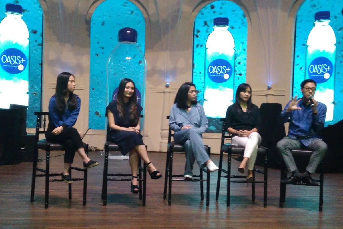 Oasis+ berkolaborasi dengan brand fashion lokal menggelar Water For Paradise untuk membantu penyediaan air bersih 