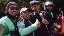 Mereka juga terlihat saling berjabat tangan. (merdeka.com/Arie Basuki)