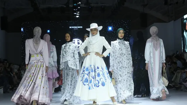 Koleksi terbaru Nada Puspita di Pamerkan di JFW 2025. [Adrian/Fimela]