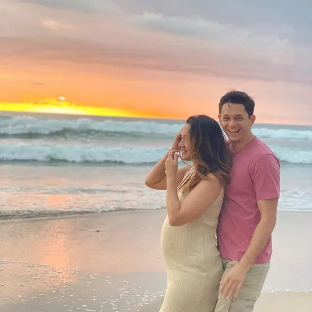 Jalani Program Bayi Tabung, Ini 7 Potret Tengku Dewi Putri Pamer Baby Bump