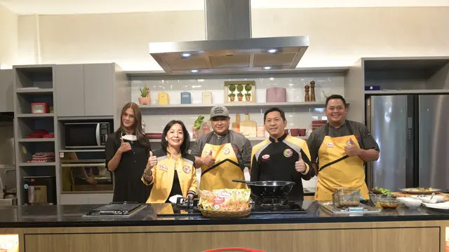 Paula Verhoeven saat menghadiri konferensi pers virtual tepung bumbu Sasa. (Foto: Dok. Sasa Inti)