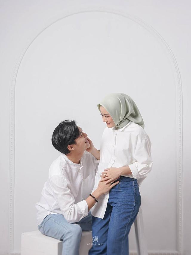 Hamil Anak Pertama, Ini 6 Potret Dinda Hauw Pamer Perut Buncit