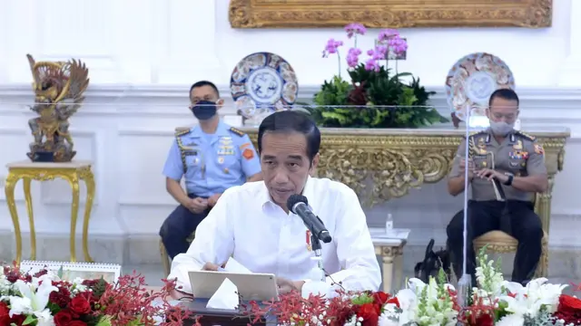 Suasana rapat terbatas Presiden Jokowi, Wapres Ma'ruf Amin dan menteri Kabinet Indonesia Maju di Istana Merdeka Jakarta, Senin 3 Agustus 2020