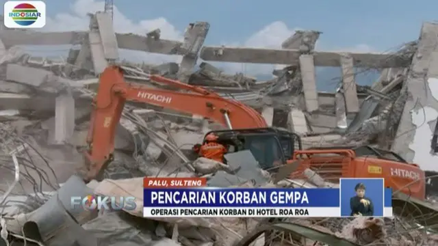 Upaya pencarian korban yang terjebak di reruntuhan Hotel Roa Roa, Palu, terus dilakukan. Seorang karyawan yang selamat menuturkan, saat gempa terjadi kondisi hotel sedang penuh.