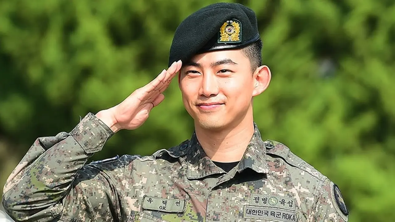 Selesai Wajib Militer, Ini Potret Taecyeon '2PM' Saat Sapa Penggemar