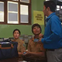 Guru-Guru Gokil sudah tayang di Netflix, intip kisah kehidupan para guru di luar sekolah. (FOTO: BASE Entertainment)