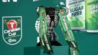 Trofi Carabao Cup. (Lillian SUWANRUMPHA / AFP)