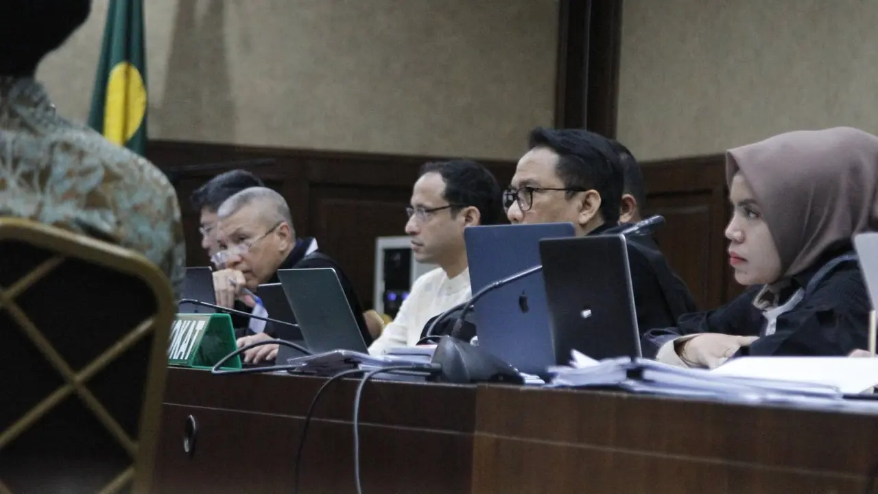 Mantan Menteri Pendidikan, Kebudayaan, Riset, dan Teknologi (Mantan Mendikbudristek) Nadiem Makarim di Pengadilan Negeri Jakarta Pusat, Selasa (21/4/2026).