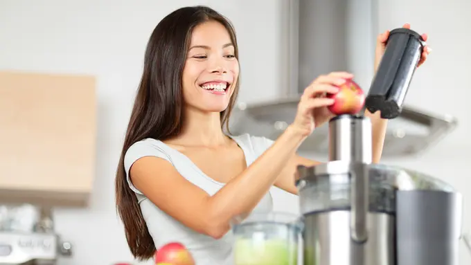 Diet Detoks Hanya dengan Minum Jus Buah, Amankah? (Maridav/shutterstock)