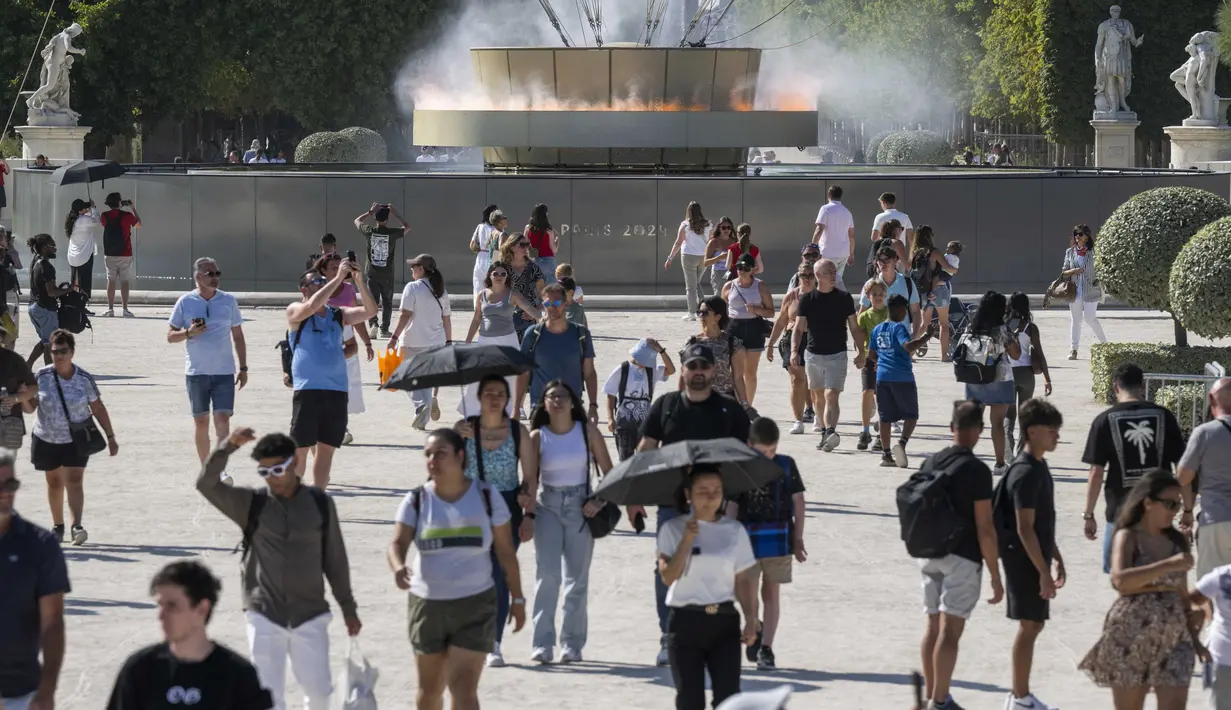 Peningkatan suhu mencapai tingkat luar biasa terjadi di wilayah barat daya Prancis. (Martin LELIEVRE/AFP)