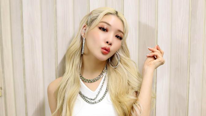 Setelah kontrak IOI berakhir, pemilik nama lengkap Kim Chungha ini pun debut sebagai solois pada 2017. (Liputan6.com/IG/@chungha_official)