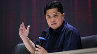 Ketua Umum PSSI, Erick Thohir memberikan keterangan kepada wartawan saat konferensi pers perihal Satgas PSSI yang berlangsung di GBK Arena, Senayan, Jakarta, Jumat (28/04/2023). (Bola.com/Bagaskara Lazuardi)