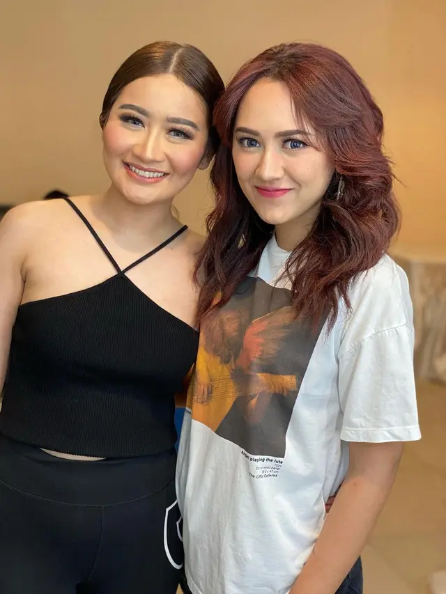 6 Potret Persahabatan Happy Asmara dan Lyia Amelia, Tampil Bak Saudara