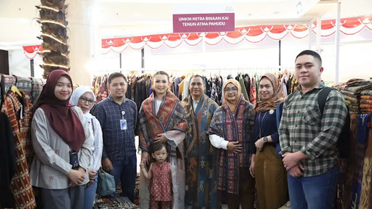 Dukung Pelestarian Budaya, KAI Daop 1 Jakarta Bawa Dua UMKM Binaan ke Parade Wastra Nusantara 2025