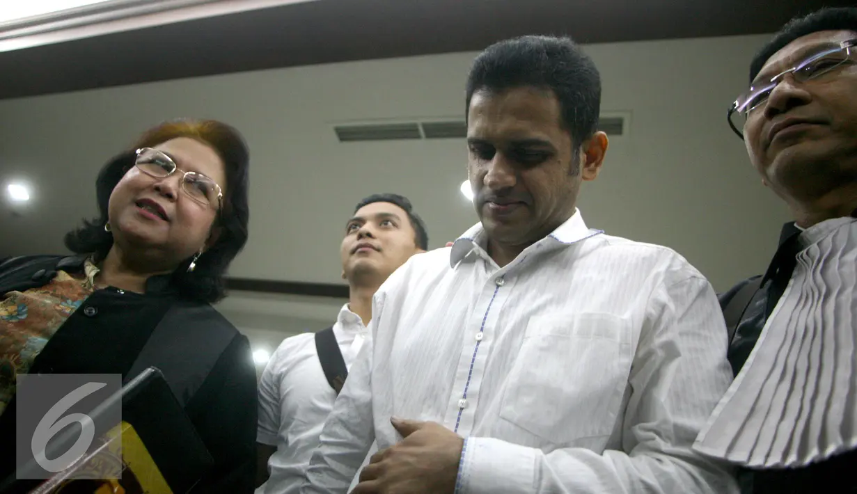 M. Nazaruddin tersangka Wisma Atlet usai mengikuti sidang vonis di pengadilan Tipikor, Jakarta,Rabu (15/6) Nazarudin divonis 6 tahun penjara denda 1 miliar subsider 1 tahun. (Liputan6.com/Helmi Afandi)