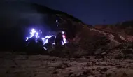 Api Biru Tiba-Tiba Muncul di Gunung Papandayan