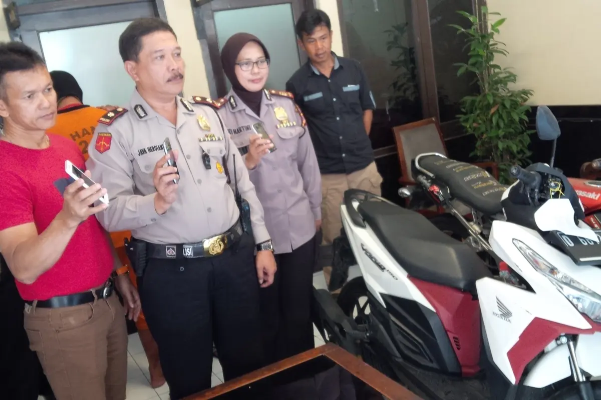 Tak Tega Ibu Dipukuli, Pemuda Bantu Bapak Curi Motor Anak Sekolah