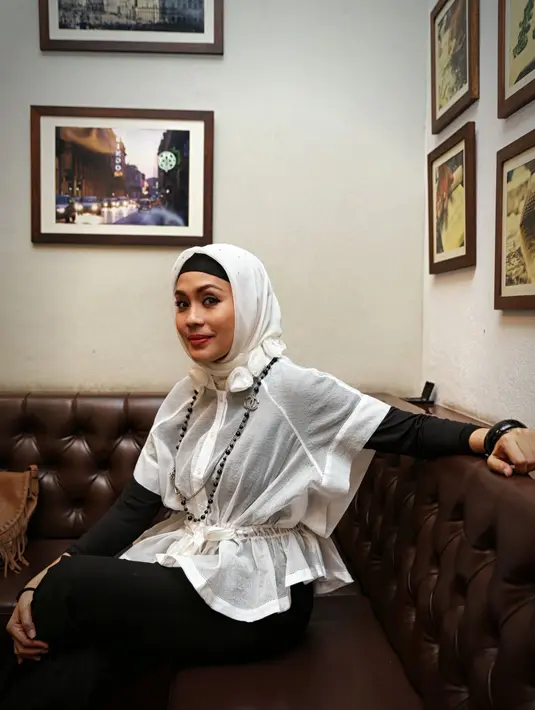 Raslina Rasyidin lantas tergerak untuk meningkatkan perekonomian melalui Usaha Mikro Kecil Menengah (UMKM). (Nurwahyunan/Bintang.com)