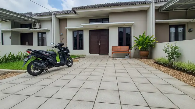 Desain Teras Tanpa Atap vs Kanopi untuk Parkir Motor/ Ilustrasi AI