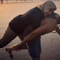 Bintang FTV Fairuz A Rafiq baru menikmati indahnya masa-masa pengantin baru. Seperti diketahui, putri mendiang penyanyi dangdut A Rafiq kembali menikah untuk kedua kalinya dengan Sonny Septian. (Instagram/fairuzarafiq)