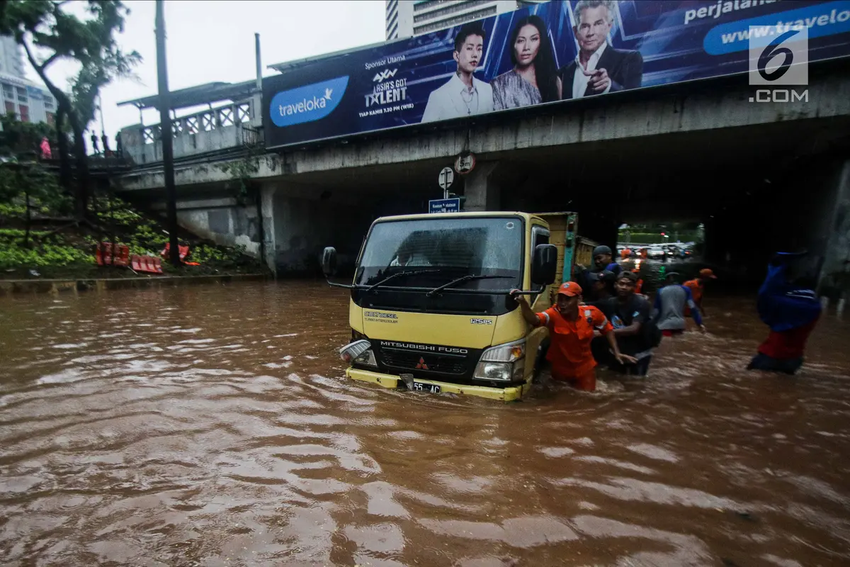 Jakarta Hujan Lebat, Banjir Rendam Terowongan Dukuh Atas
