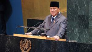 Presiden Republik Indonesia, Prabowo Subianto menyampaikan pidato Konferensi Internasional Tingkat Tinggi untuk Penyelesaian Damai atas Masalah Palestina dan Implementasi Solusi Dua Negara yang digelar di Gedung Majelis Umum Perserikatan Bangsa-Bangsa (PBB), New York, Amerika Serikat, pada Senin 22 September 2025 waktu setempat. (Ludovic MARIN/AFP)