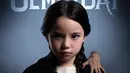 Inilah potret Gempi yang justru terlihat keren dan menyeramkan memakai kostum serba hitam. Terlebih ada efek tangan hantu di pundaknya yang semakin membuat poster ulang tahun bertajuk Wednesday Gempiday ini jadi makin mencekam. (Liputan6.com/IG/@gisel_la)