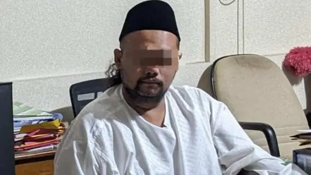 Pelaku berinisial MMR (34), warga Desa Gemiring, Kecamatan Nalumsari Jepara. tampak tak berdaya usai ditangkap polisi. (Foto: Istimewa)