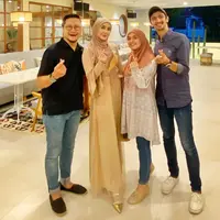 Arie Untung menyambangi restoran milik Vebby Palwinta (Instagram/ariekuntung)