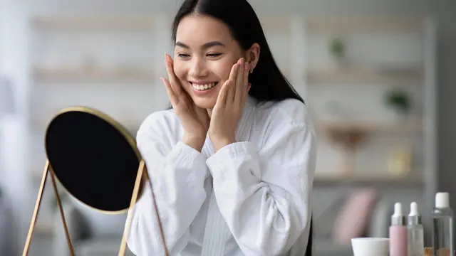 Dear Para Pemilik Kulit Sensitif, Begini Langkah Eksfoliasi Wajah biar Bebas Iritasi