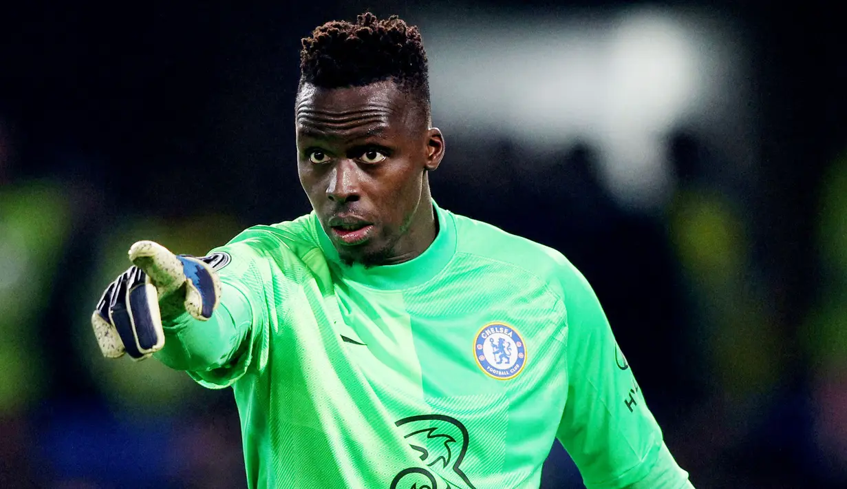 Edouard Mendy - Chelsea juga dianggap cukup beruntung karena hanya akan kehilangan penjaga gawang Edouard Mendy yang membela Timnas Senegal. (AFP/Adrian Dennis)