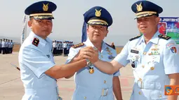 Komandan Lanud Suryadarma Kol. Pnb Heraldhy Dumex Dharma memimpin acara serah terima jabatan (sertijab) Komandan Skadron Udara (Danskadron) 7 Lanud Suryadarma dari Letnan Kolonel Pnb Daan Sulfi kepada Mayor Pnb Sapuan di Apron Skadron Udara 7 Lanud Suryad
