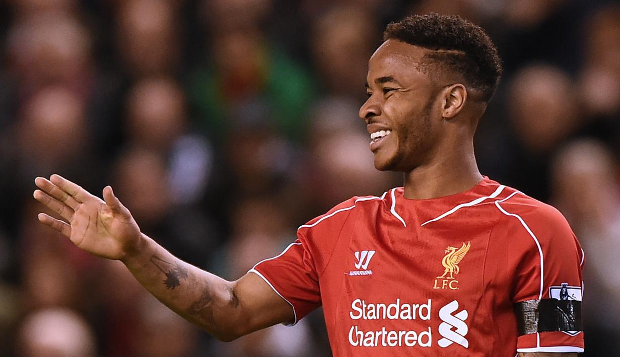 8. Raheem Sterling (Liverpool) - Mendapatkan tawaran gaji yang tinggi dari Manchester City membuatnya mangkir dari latihan Liverpool karena ingin segera pindah. (Photo by PAUL ELLIS / AFP)