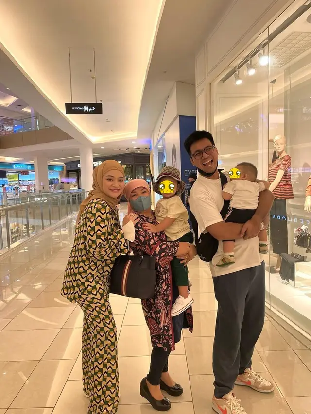 Kerap Dijodohkan, Ini 6 Potret Kedekatan Nathalie Holscher dan Frans Faisal