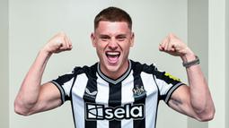 Harvey Barnes didatangkan Newcastle United dari Leicester City yang juga harus terdegradasi ke Championship. The Magpies mengeluarkan dana sebesar 44 juta euro atau setara Rp739 miliar dengan durasi kontrak selama 5 tahun. (nufc.co.uk)