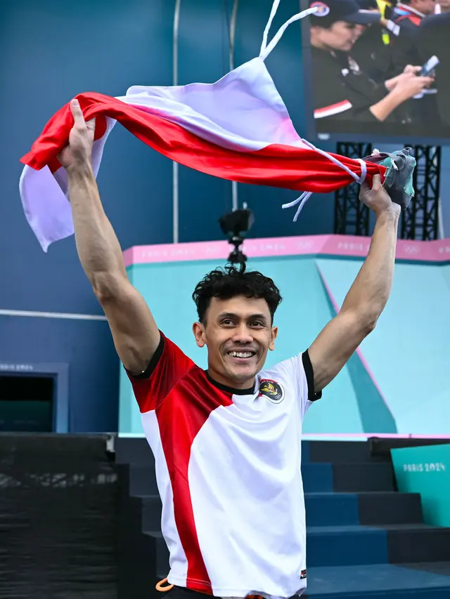 Veddriq Leonardo Bikin Lagu Indonesia Raya Berkumandang di Olimpiade Paris 2024