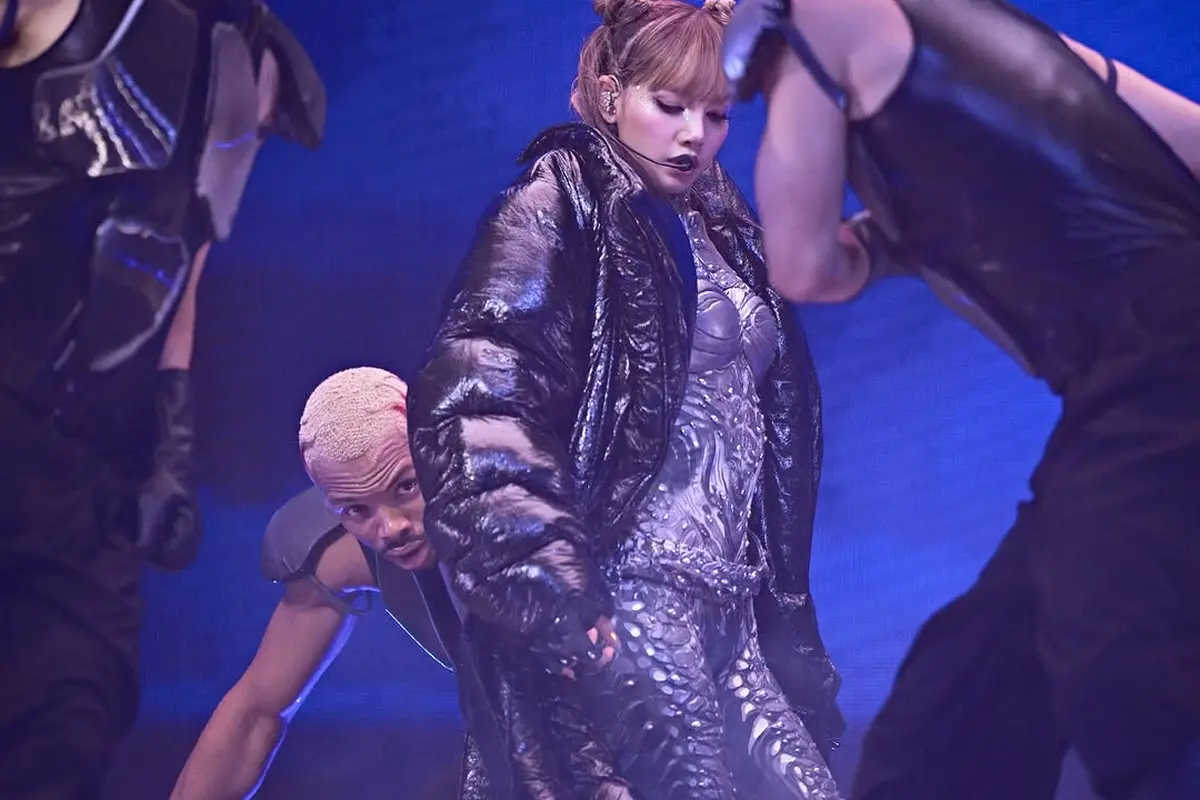 Ada Teknologi AI dan 3D Printing di Kostum Lisa BLACKPINK di Coachella 2025, Jadi Alternatif Busana Estetik Tanpa Kulit Hewan Eksotis